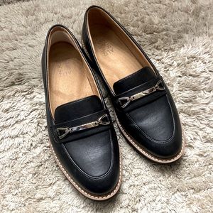 Naturalizer Elin Loafers. BLACK SMOOTH FAUX LEATHER